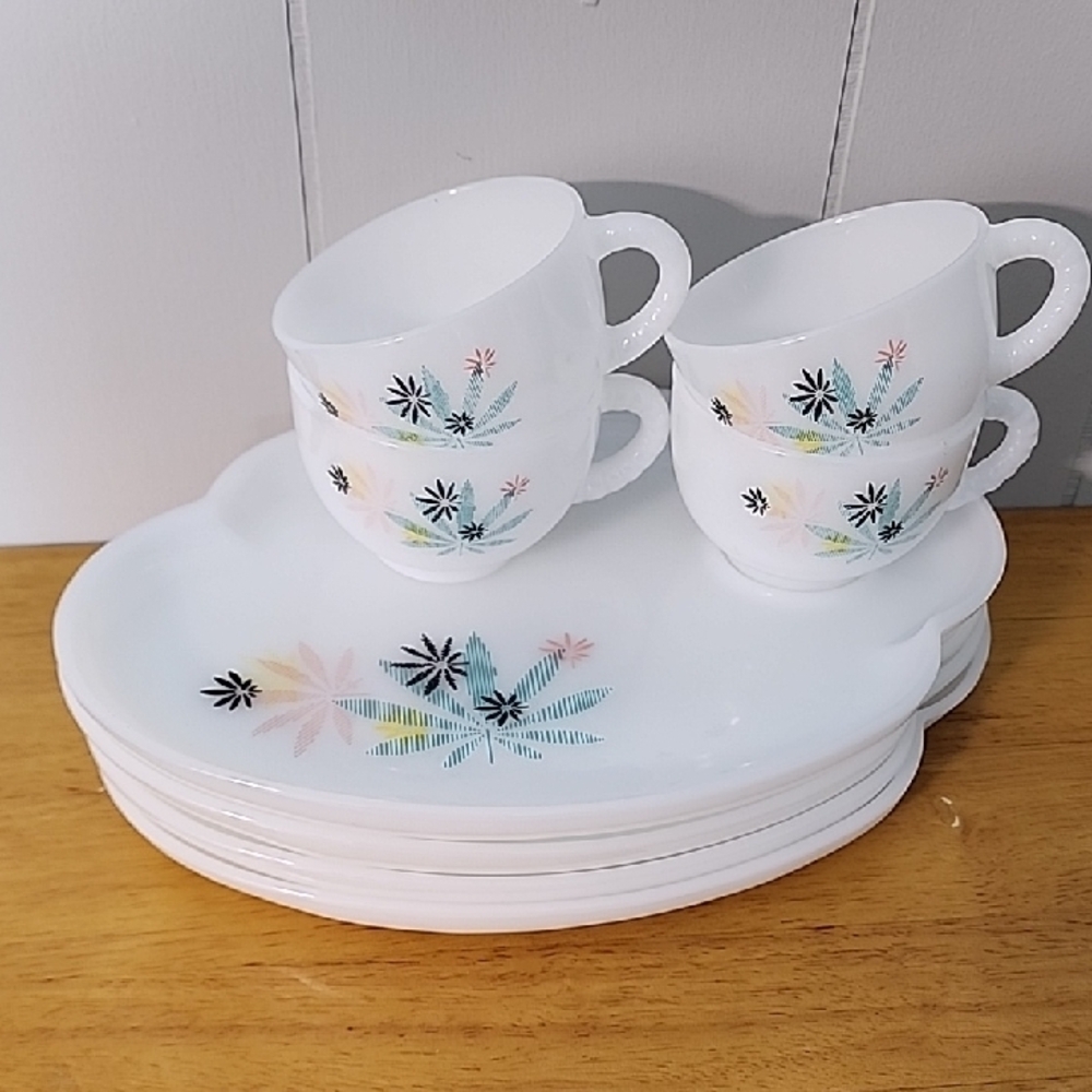 Antique '30s Milk Glass Tea Coffee Cups Trays Saucers POT 🍃 Leaf Leaves